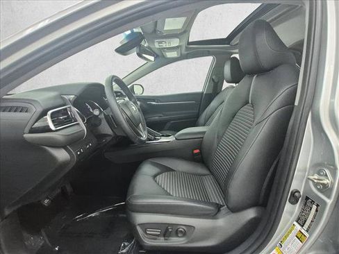 Used 2018 Toyota Camry SE w/ Moonroof Package FWD image 17