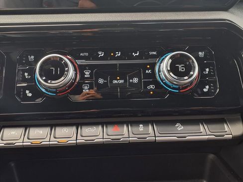 Certified 2025 GMC Sierra 1500 AT4 image 7