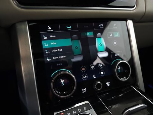 Used 2020 Land Rover Range Rover Long Wheelbase HSE image 42