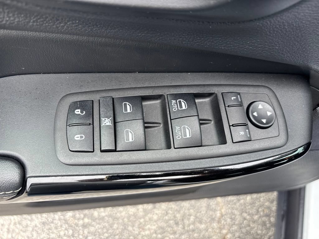 Used 2023 Jeep Cherokee Altitude Lux AWD/4WD image 18