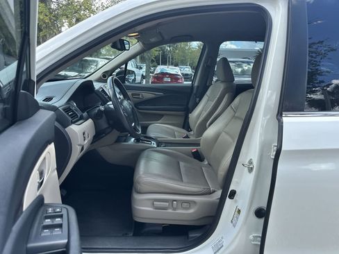 Used 2017 Honda Ridgeline RTL-T image 2