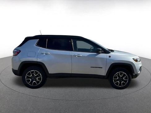 Used 2025 Jeep Compass Trailhawk image 15