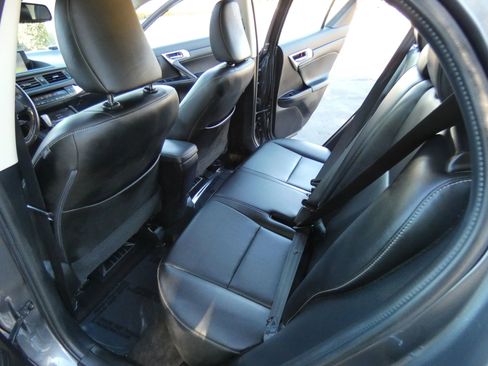 Used 2017 Lexus CT 200h image 41