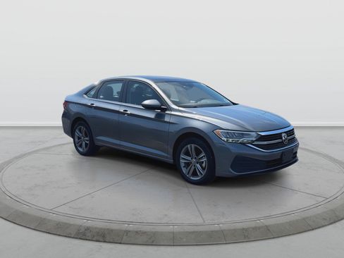 Used 2022 Volkswagen Jetta SE FWD image 2