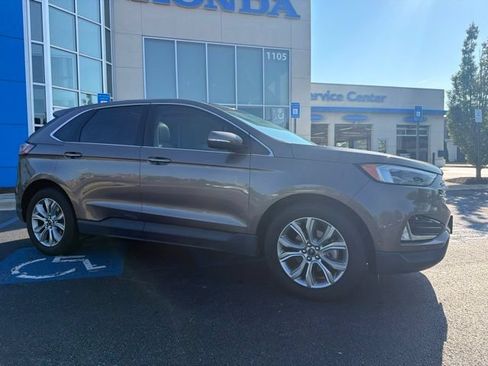 Used 2019 Ford Edge Titanium w/ Equipment Group 301A FWD image 4