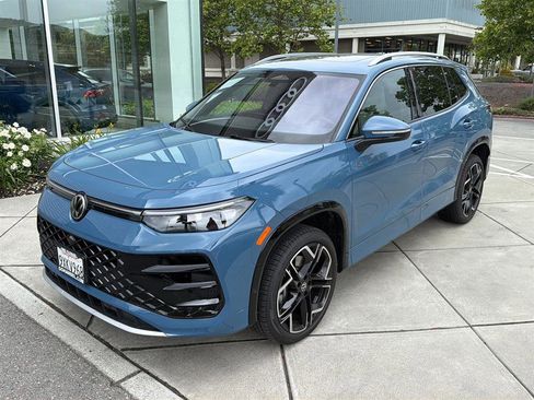 Used 2026 Volkswagen Tiguan SEL R-Line AWD/4WD image 1