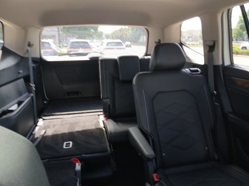 Used 2025 Volkswagen Atlas SE w/ Panoramic Sunroof Package FWD image 26