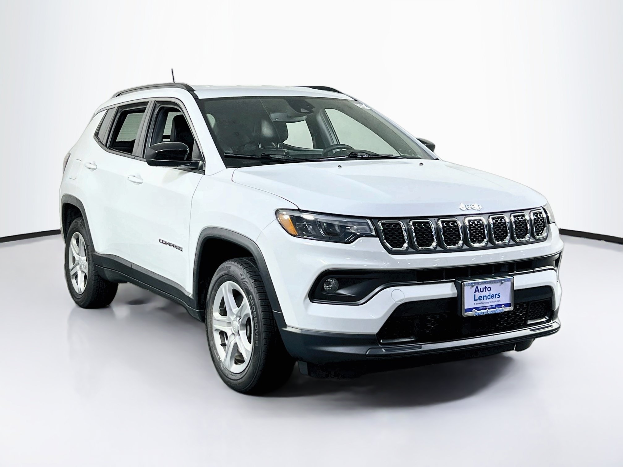 Used 2023 Jeep Compass Latitude w/ Convenience Group AWD/4WD image 3