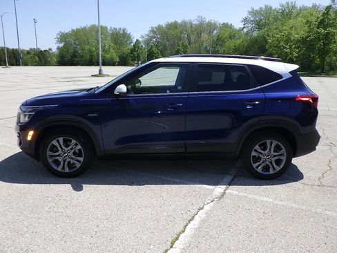 Used 2021 Kia Seltos S AWD/4WD image 2