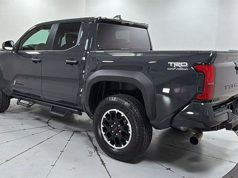 Certified 2025 Toyota Tacoma TRD Off-Road image 7