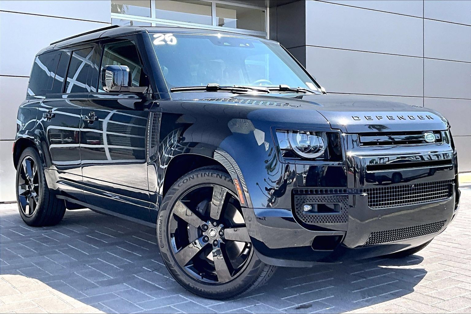 Used 2025 Land Rover Defender 110 X-Dynamic SE AWD/4WD image 3