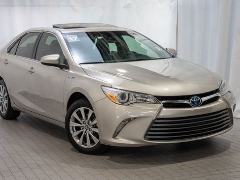 Used 2017 Toyota Camry XLE image 1