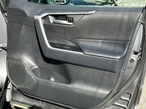Used 2025 Toyota RAV4 XLE AWD/4WD image 12