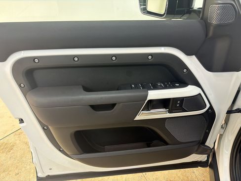 Used 2022 Land Rover Defender 110 X-Dynamic SE AWD/4WD image 13