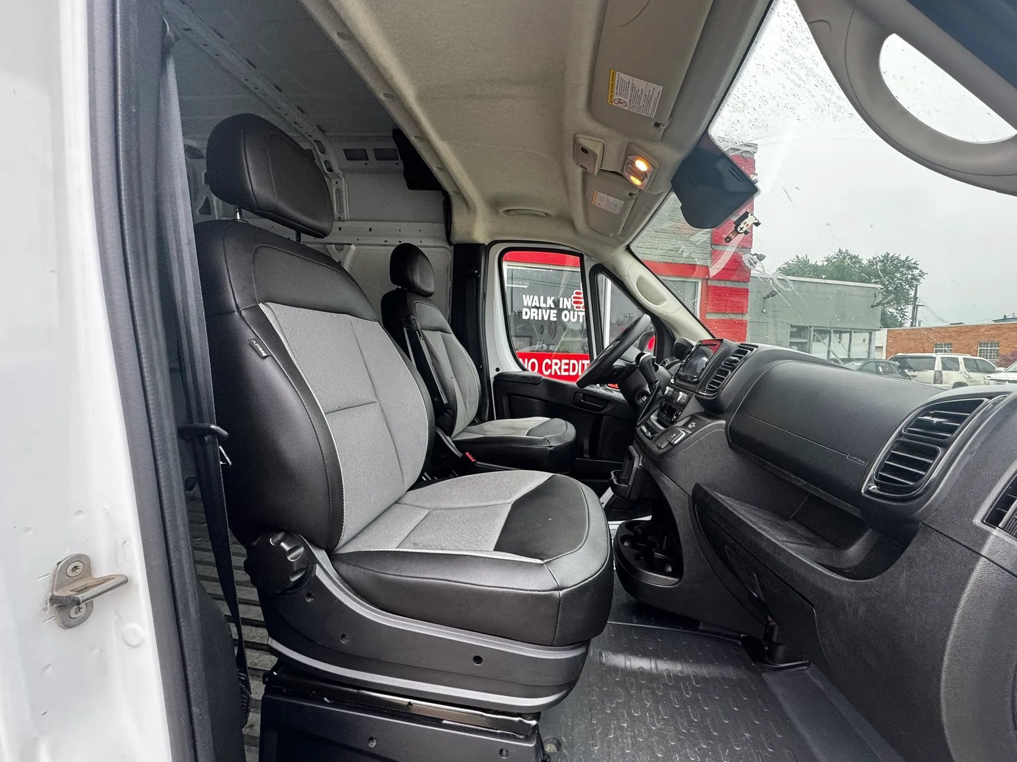 Used 2025 RAM ProMaster 2500 w/ Convenience Group FWD image 9