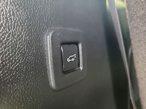 Used 2017 Ford Expedition XLT w/ Equipment Group 202A RWD image 22