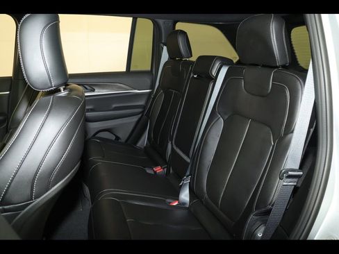 New 2025 Jeep Grand Cherokee Limited image 22