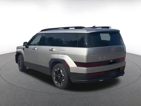 Used 2025 Hyundai Santa Fe SEL image 9