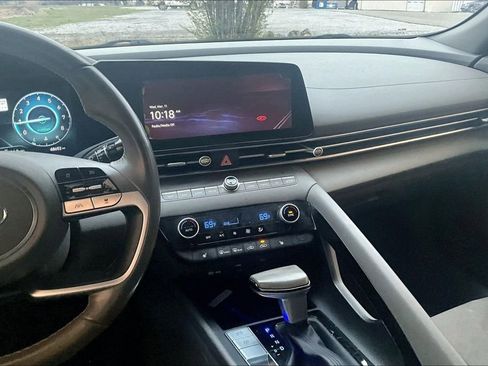 Used 2023 Hyundai Elantra SEL w/ Convenience Package image 6