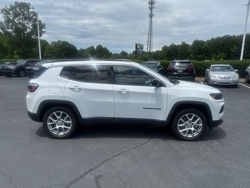 Used 2023 Jeep Compass Latitude AWD/4WD image 8