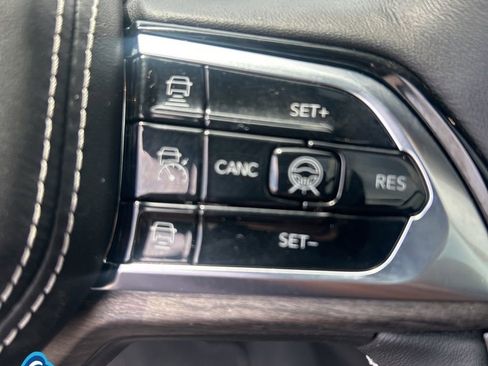 Used 2023 Jeep Grand Cherokee L Overland w/ Advanced Protech Group III AWD/4WD image 16