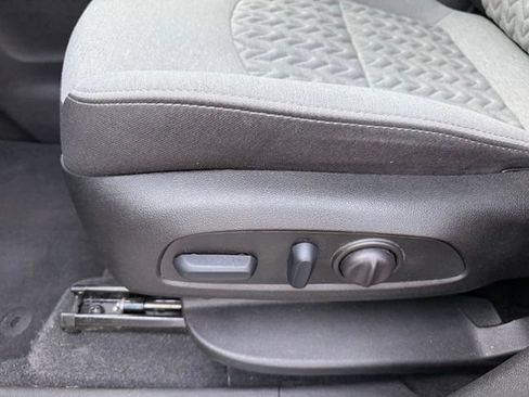 Used 2024 Chevrolet Equinox LS w/ LS Convenience Package AWD/4WD image 18