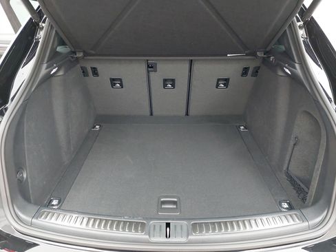 Used 2026 Porsche Macan image 14