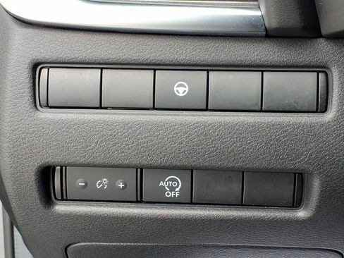 Certified 2023 Nissan Rogue SV image 28