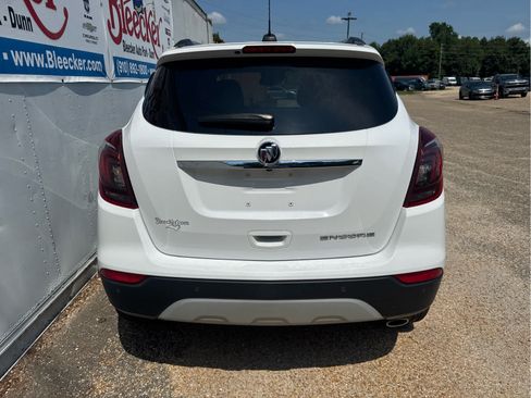 Used 2021 Buick Encore Preferred w/ Safety Package II FWD image 4