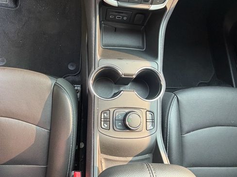 Used 2024 GMC Terrain SLT AWD/4WD image 37