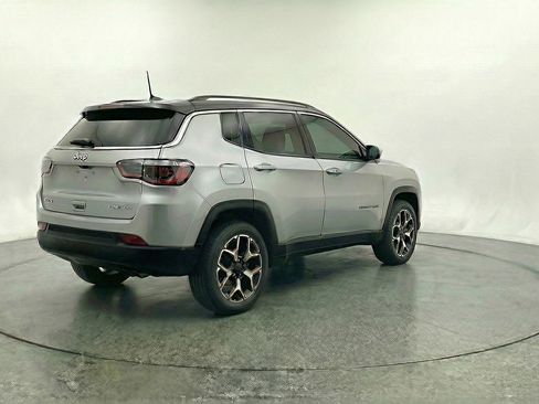 Used 2025 Jeep Compass Limited AWD/4WD image 9