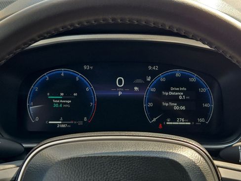 Used 2026 Toyota Corolla Cross XLE FWD image 21