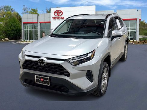 Used 2022 Toyota RAV4 XLE AWD/4WD image 1