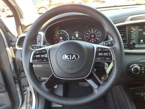 Used 2019 Kia Sorento L FWD image 17
