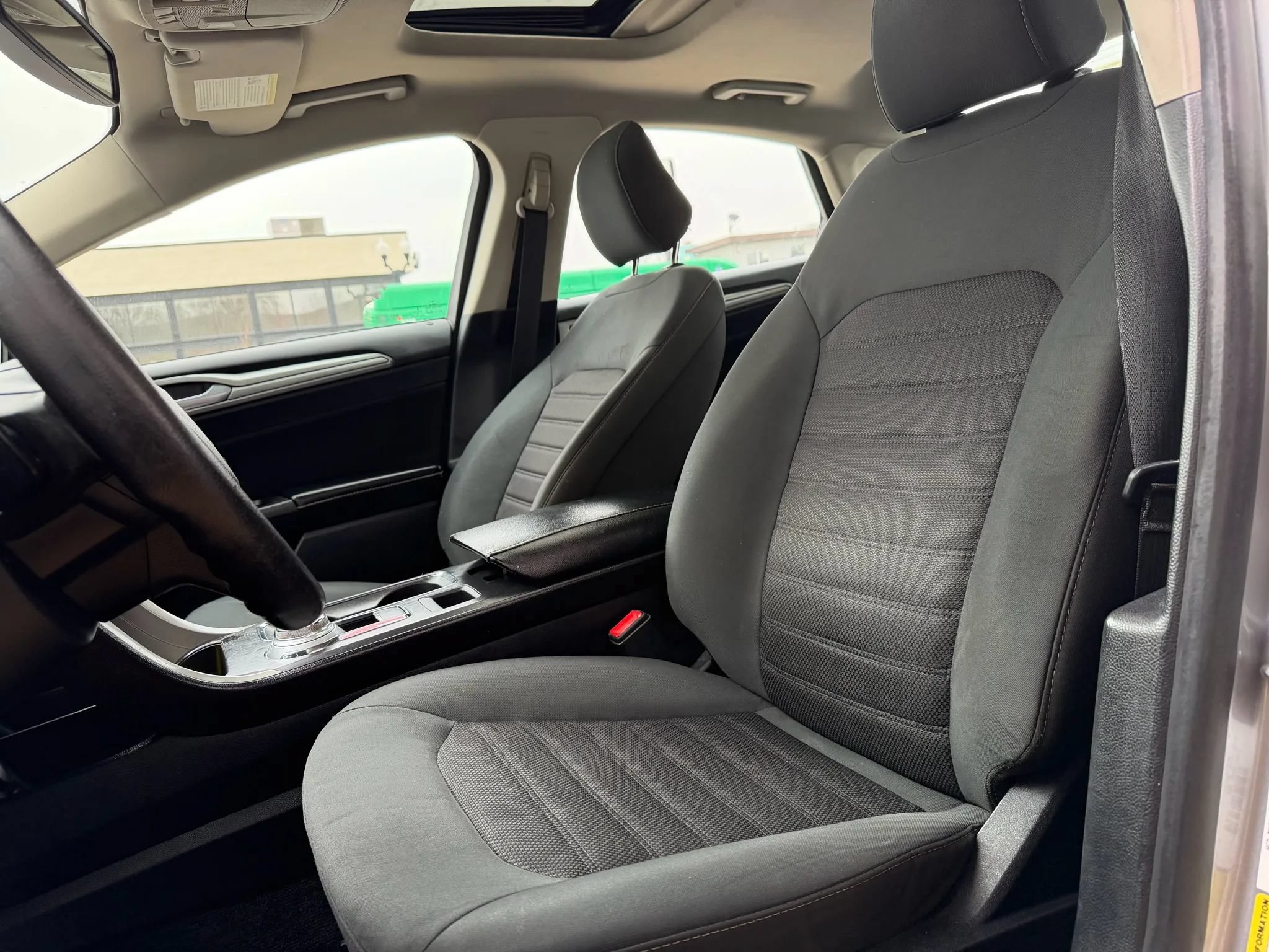 Used 2020 Ford Fusion SE AWD/4WD image 6