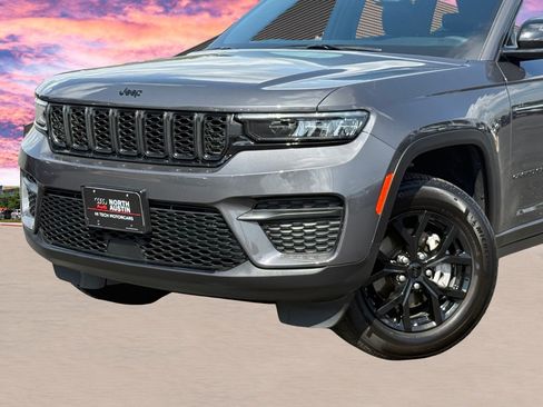 Used 2024 Jeep Grand Cherokee Altitude AWD/4WD image 2