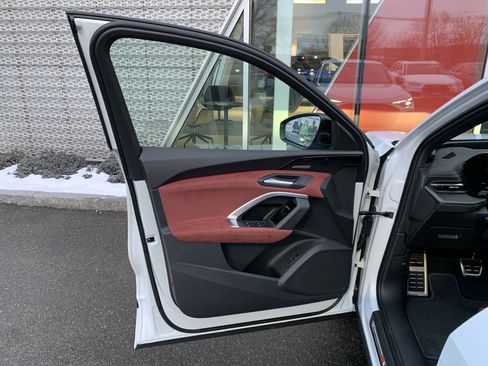 New 2025 Audi SQ5 Prestige image 5