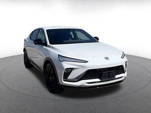 Used 2025 Buick Envista Sport Touring image 3