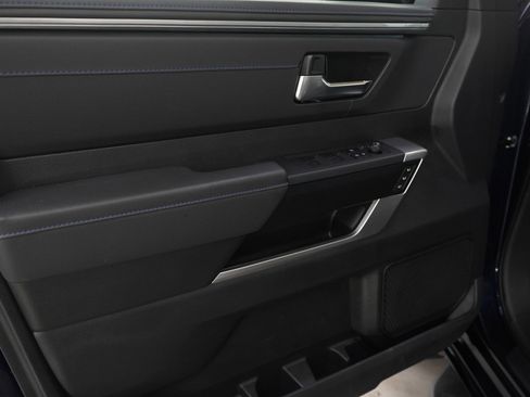 Used 2025 Toyota Sequoia Platinum image 23