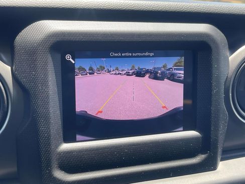 Used 2023 Jeep Gladiator Sport AWD/4WD image 27