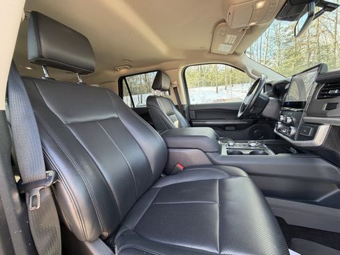 Used 2022 Ford Expedition Max XLT image 36