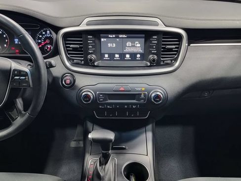 Used 2020 Kia Sorento S FWD image 19