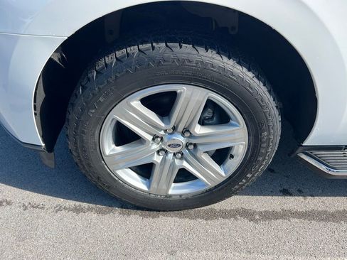 Used 2020 Ford Expedition XLT w/ Equipment Group 202A AWD/4WD image 10