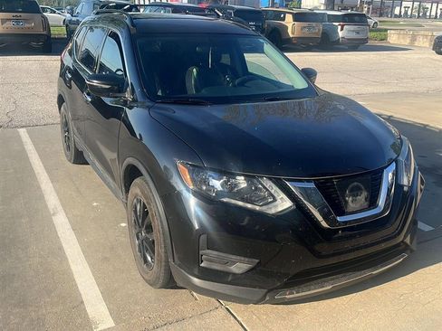 Used 2017 Nissan Rogue SV w/ Midnight Edition image 2