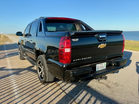 Used 2013 Chevrolet Avalanche LTZ image 7
