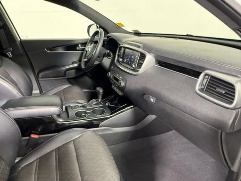 Used 2019 Kia Sorento SX image 50