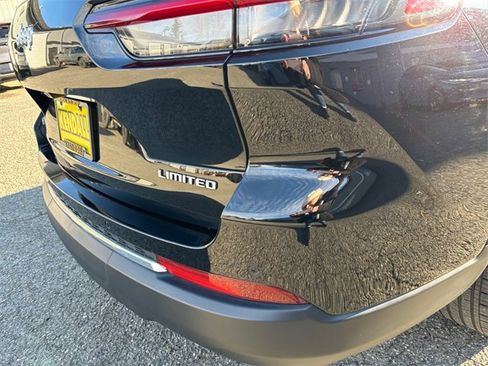 Used 2024 Jeep Grand Cherokee L Limited w/ Luxury Tech Group II image 30