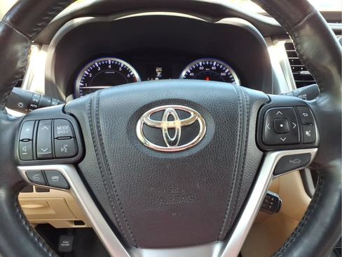 Used 2015 Toyota Highlander Limited Platinum AWD/4WD image 11