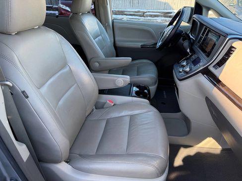 Used 2015 Toyota Sienna XLE Premium image 86