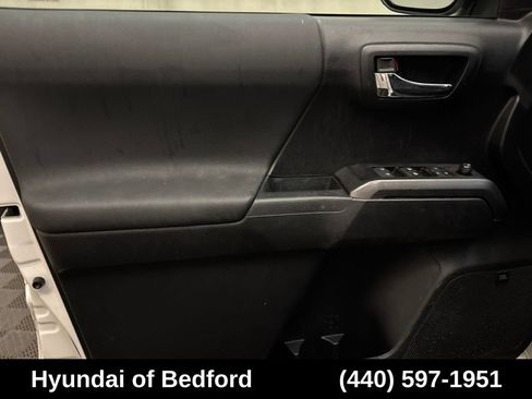 Used 2020 Toyota Tacoma TRD Sport w/ TRD Premium Sport Package AWD/4WD image 11